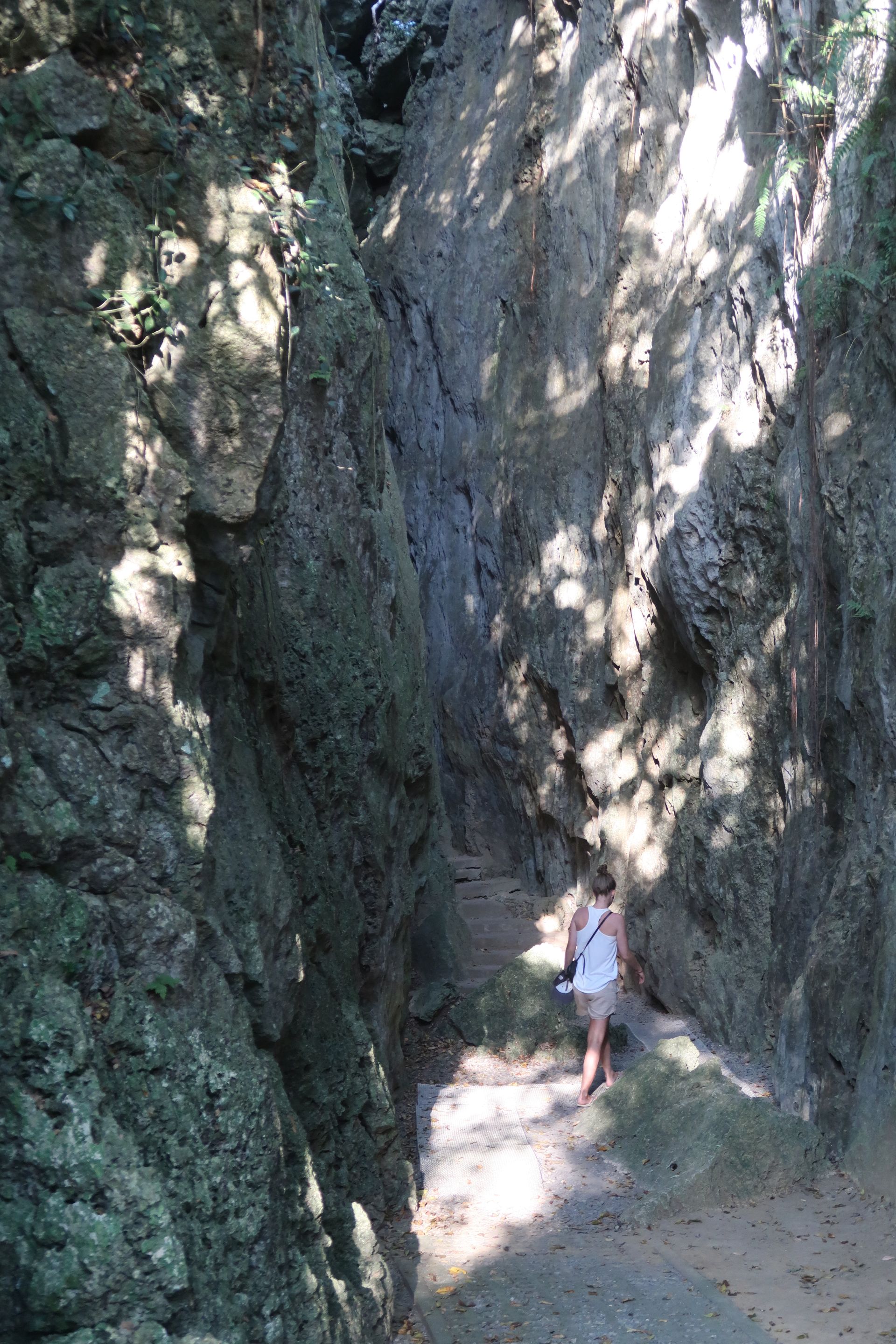 Klein Julia in der grossen Schlucht