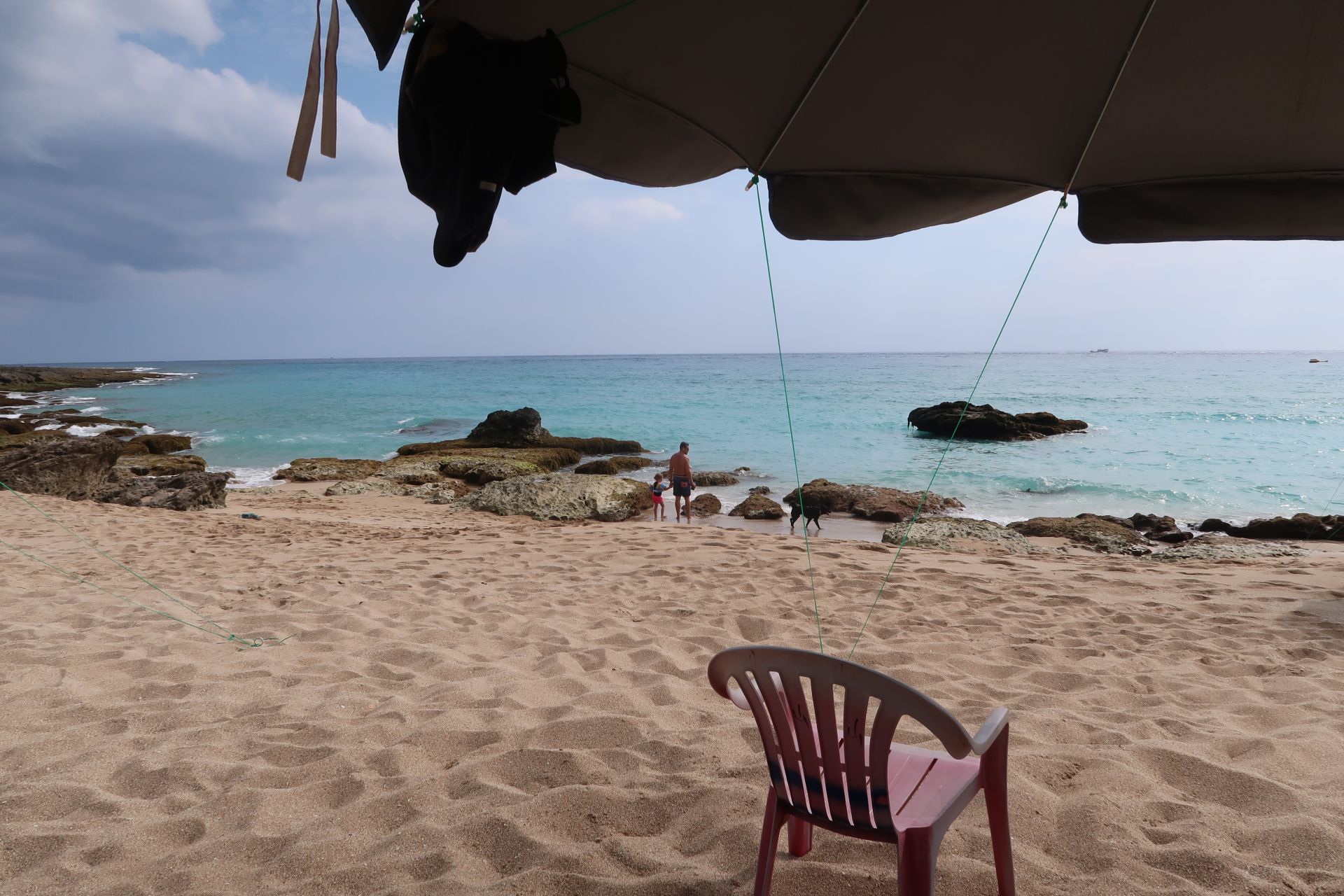 Hellblaues, lauwarmes Wasser - herrlich