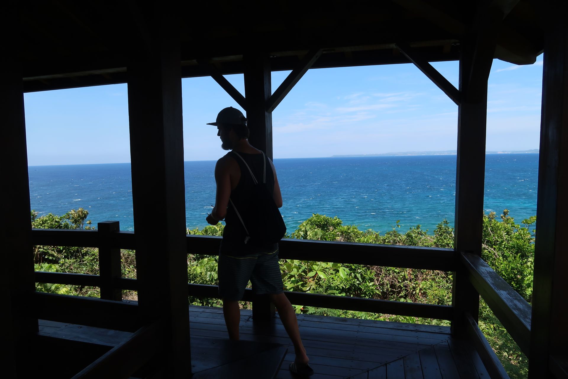 Aussichtsplattform mit Sicht aufs Meer